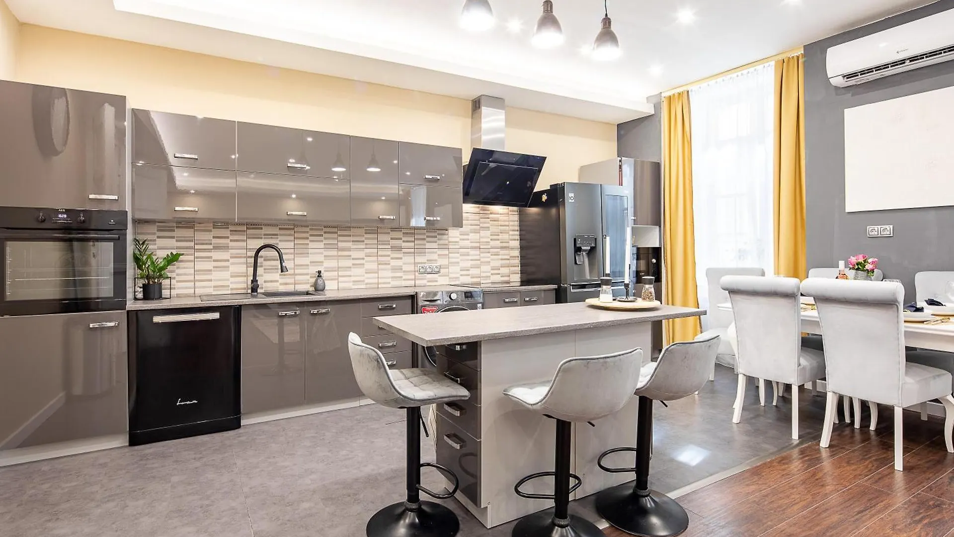 Huge Warm Luxury Apartment Budapest Hungary