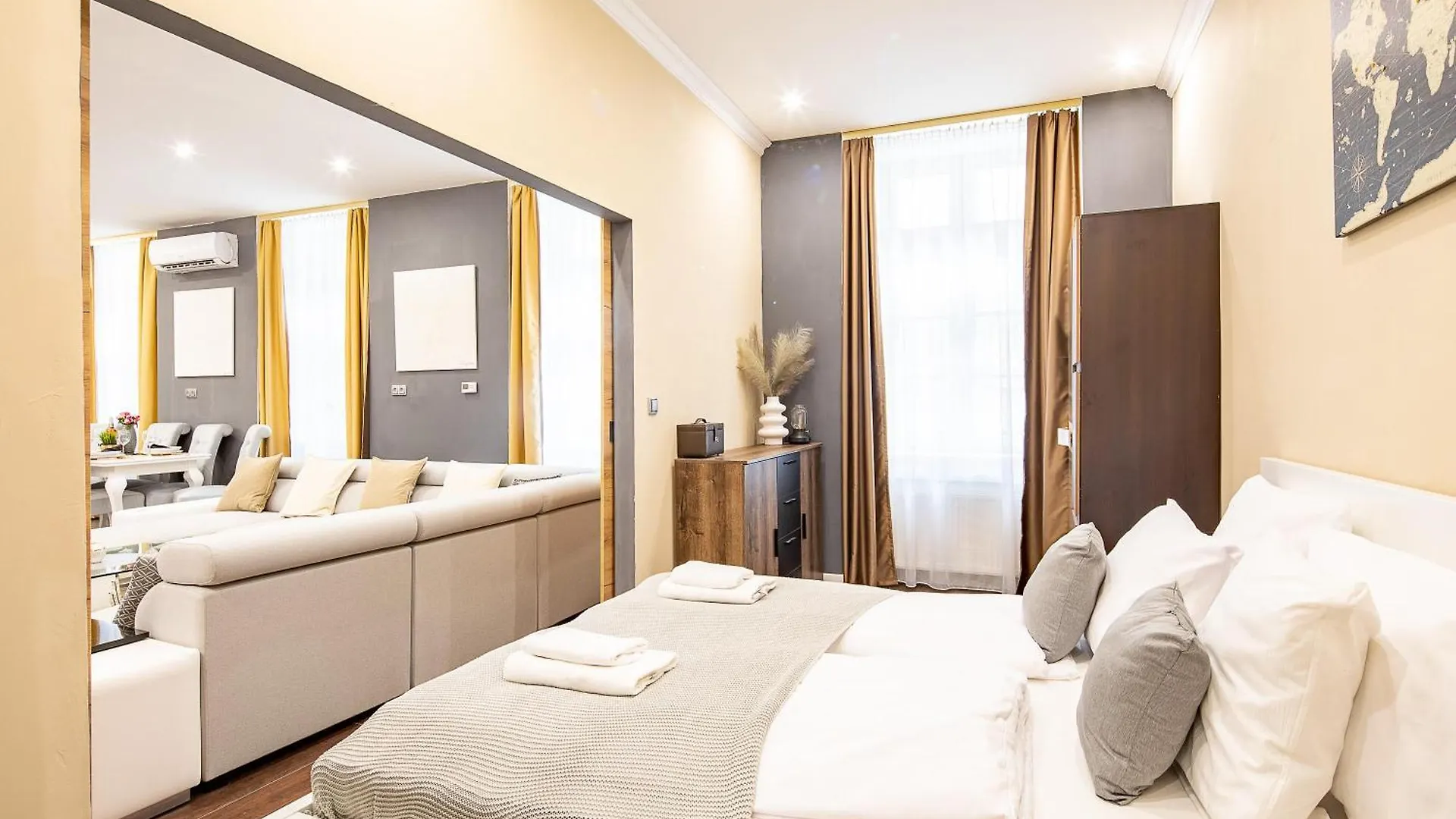 Huge Warm Luxury Apartment Budapest
