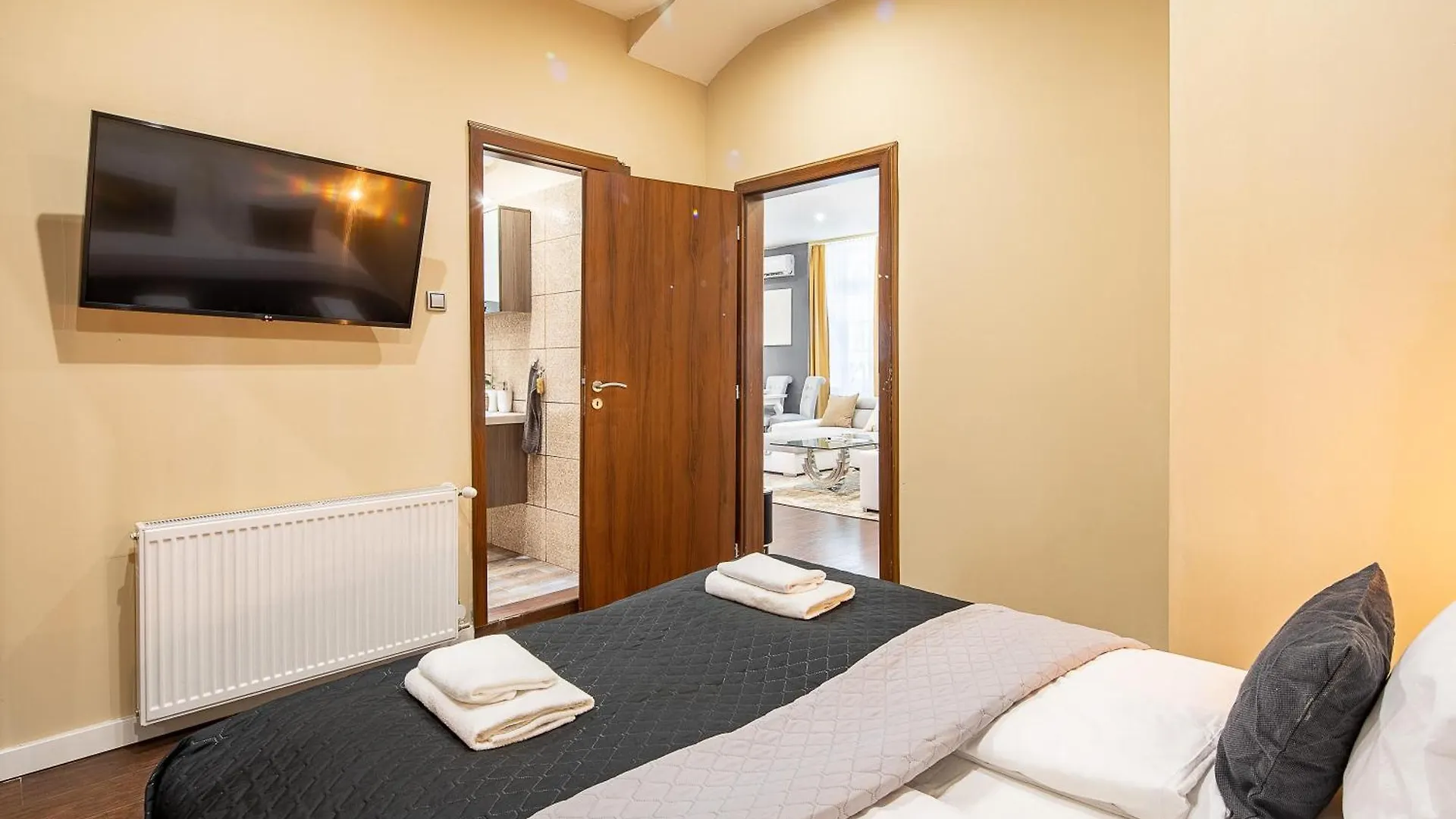 Huge Warm Luxury Apartment Budapest