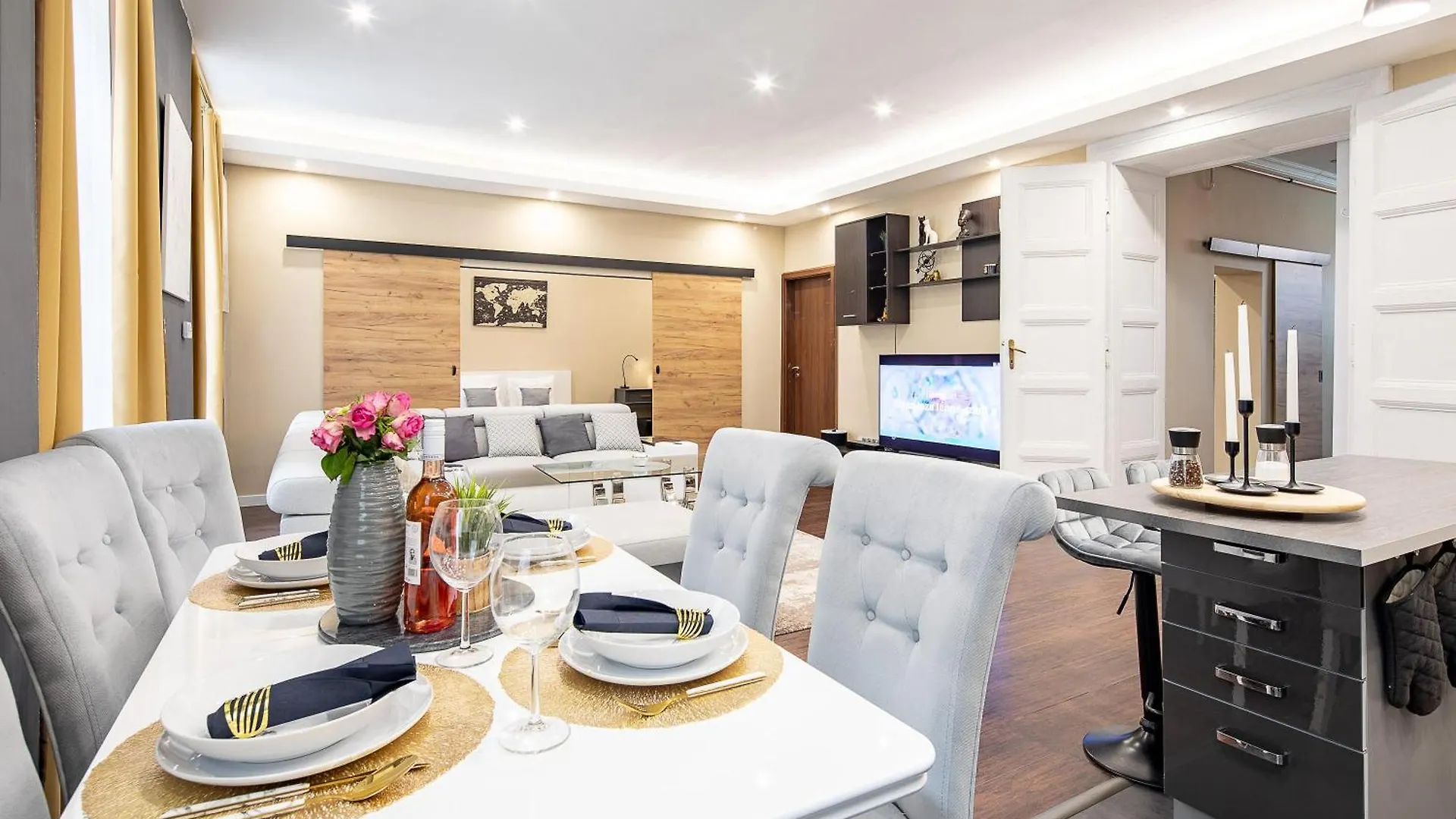 Huge Warm Luxury Apartment Budapest
